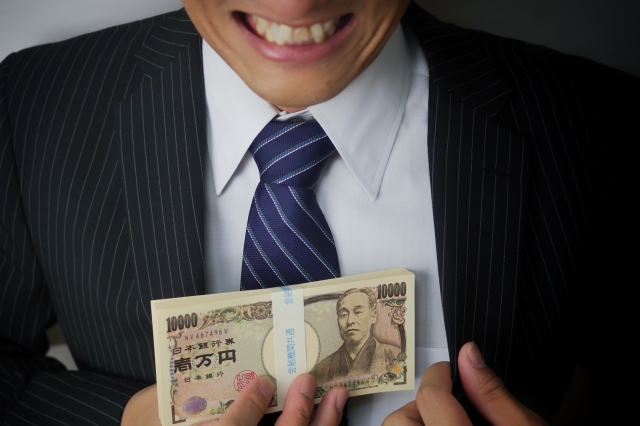 ヤミ金業者は金をせしめてほくそ笑む。和泉市の弁護士や司法書士に無料相談する